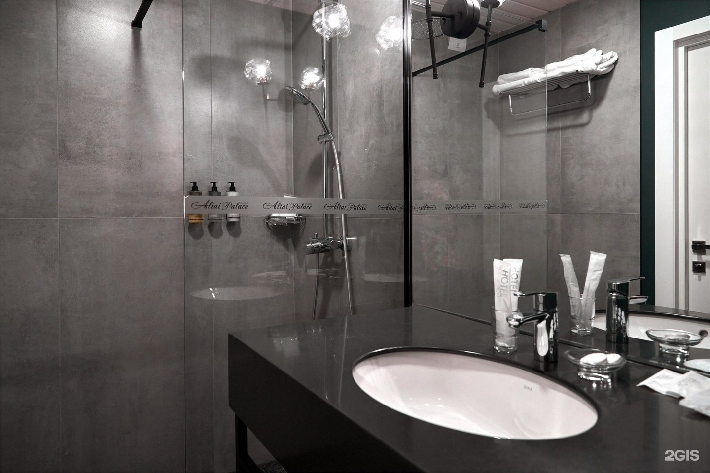 Шале с террасой и видом на горы - фото 15