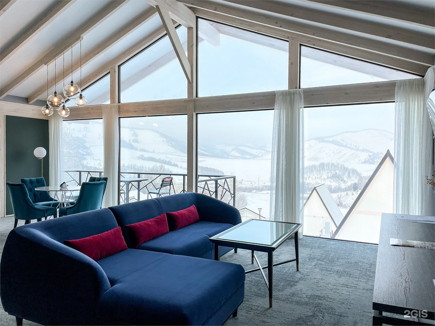 Вилла с террасой и видом на горы - фото 2