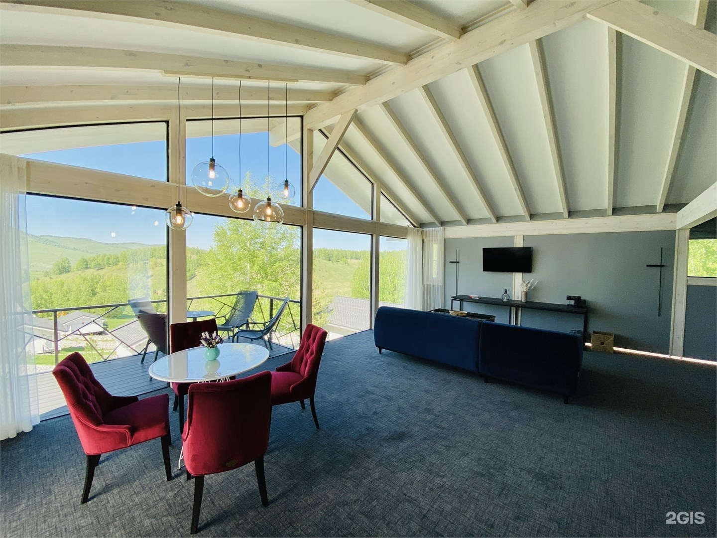 Вилла с террасой и видом на горы - фото 3