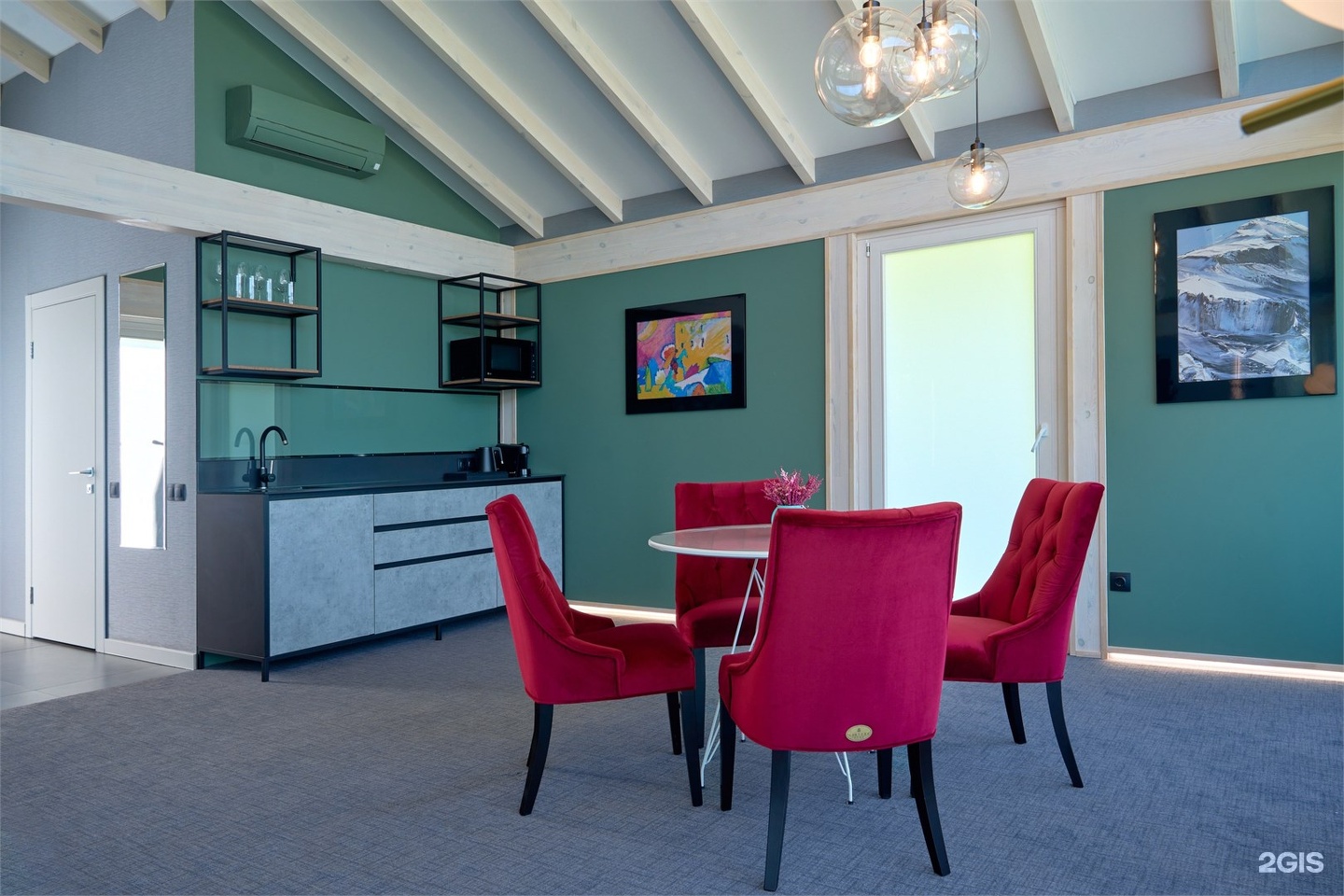 Вилла с террасой и видом на горы - фото 8