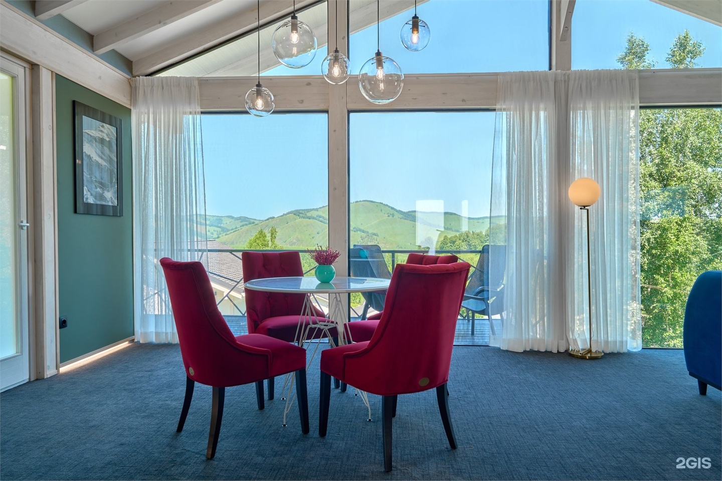 Вилла с террасой и видом на горы - фото 11