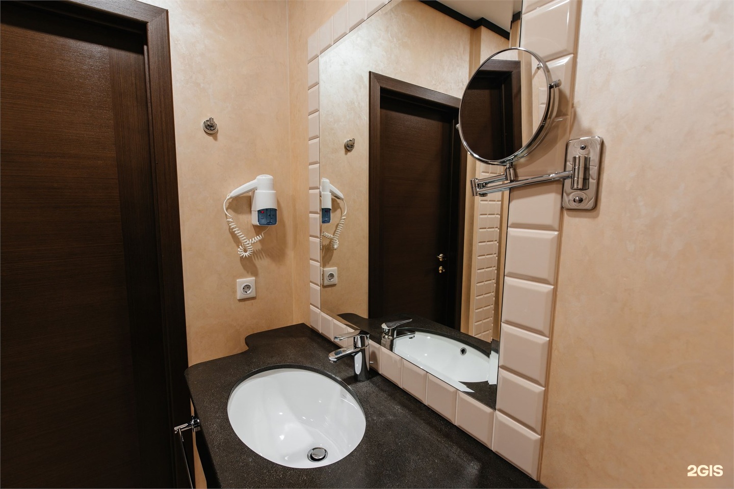 Люкс с двумя спальнями - фото 9