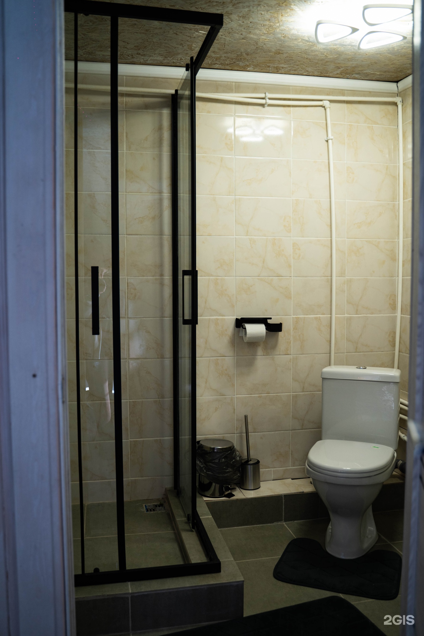 Четырехместный номер с 1 двуспальной или 2 односпальными кроватями с видом на озеро - фото 2