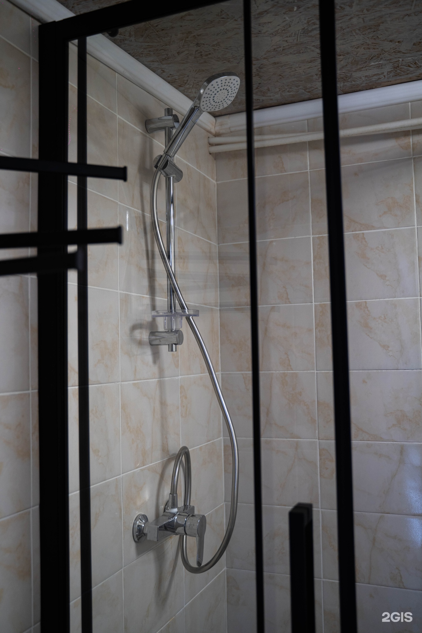 Четырехместный номер с 1 двуспальной или 2 односпальными кроватями с видом на озеро - фото 3