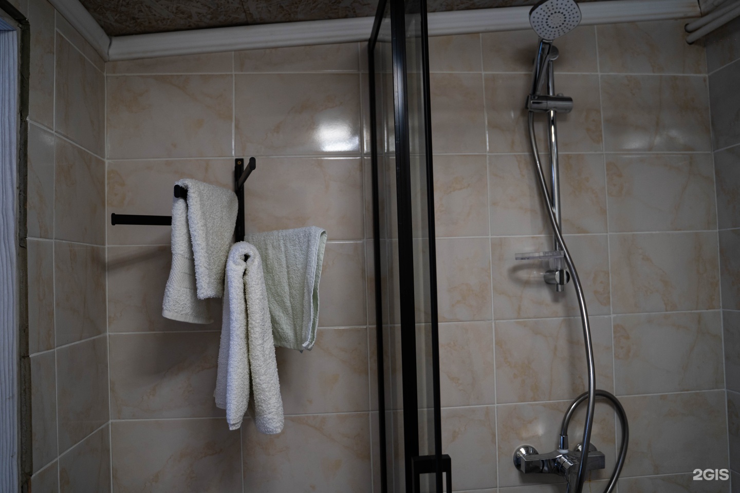 Четырехместный номер с 1 двуспальной или 2 односпальными кроватями с видом на озеро - фото 4