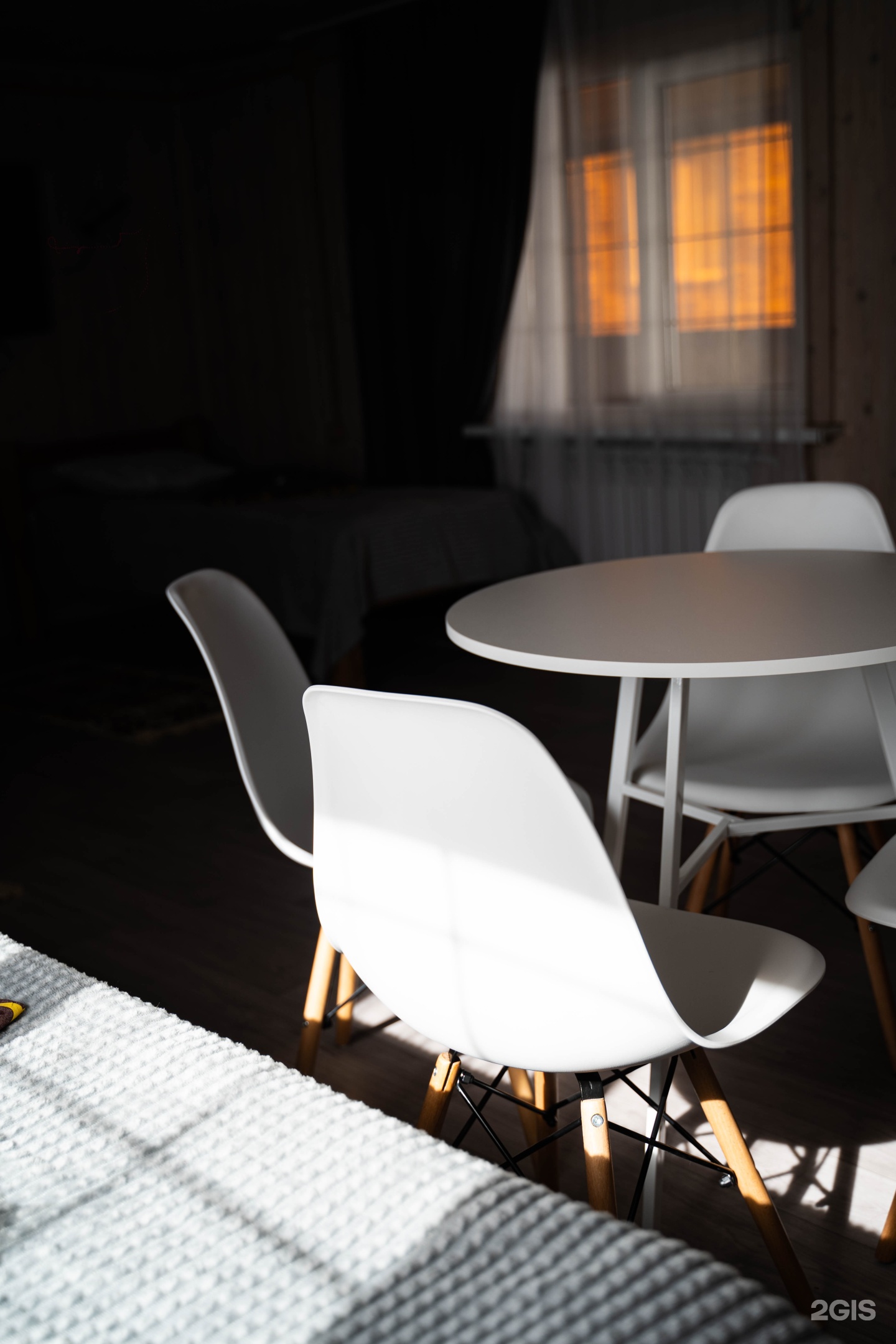 Четырехместный номер с 1 двуспальной или 2 односпальными кроватями с видом на озеро - фото 7