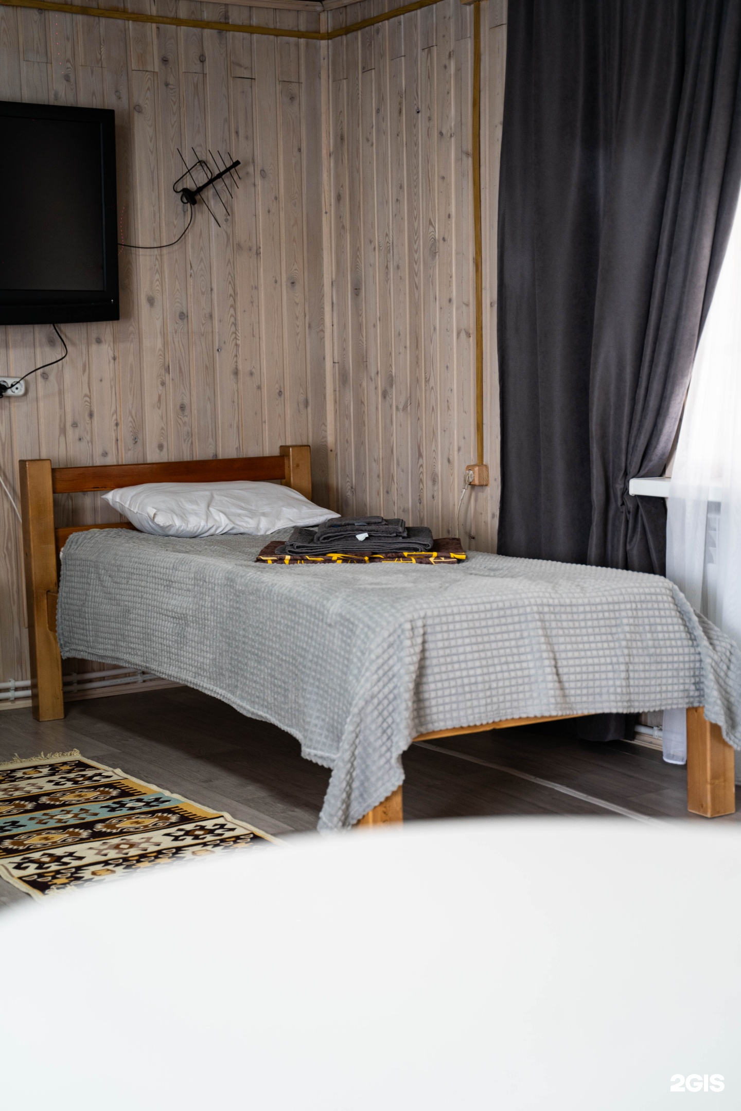 Четырехместный номер с 1 двуспальной или 2 односпальными кроватями с видом на озеро - фото 9