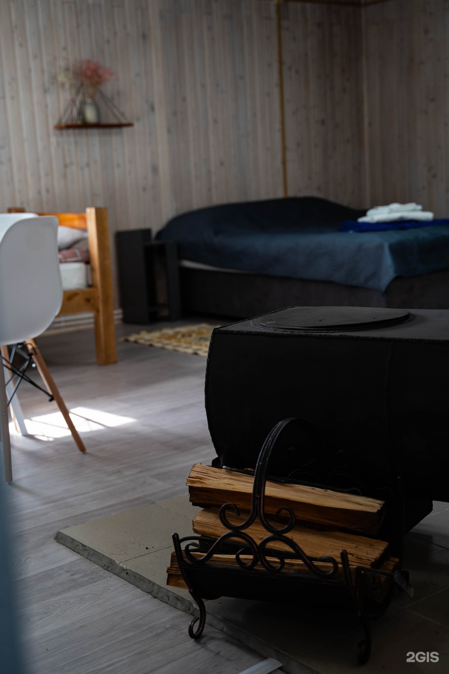 Четырехместный номер с 1 двуспальной или 2 односпальными кроватями с видом на озеро - фото 13