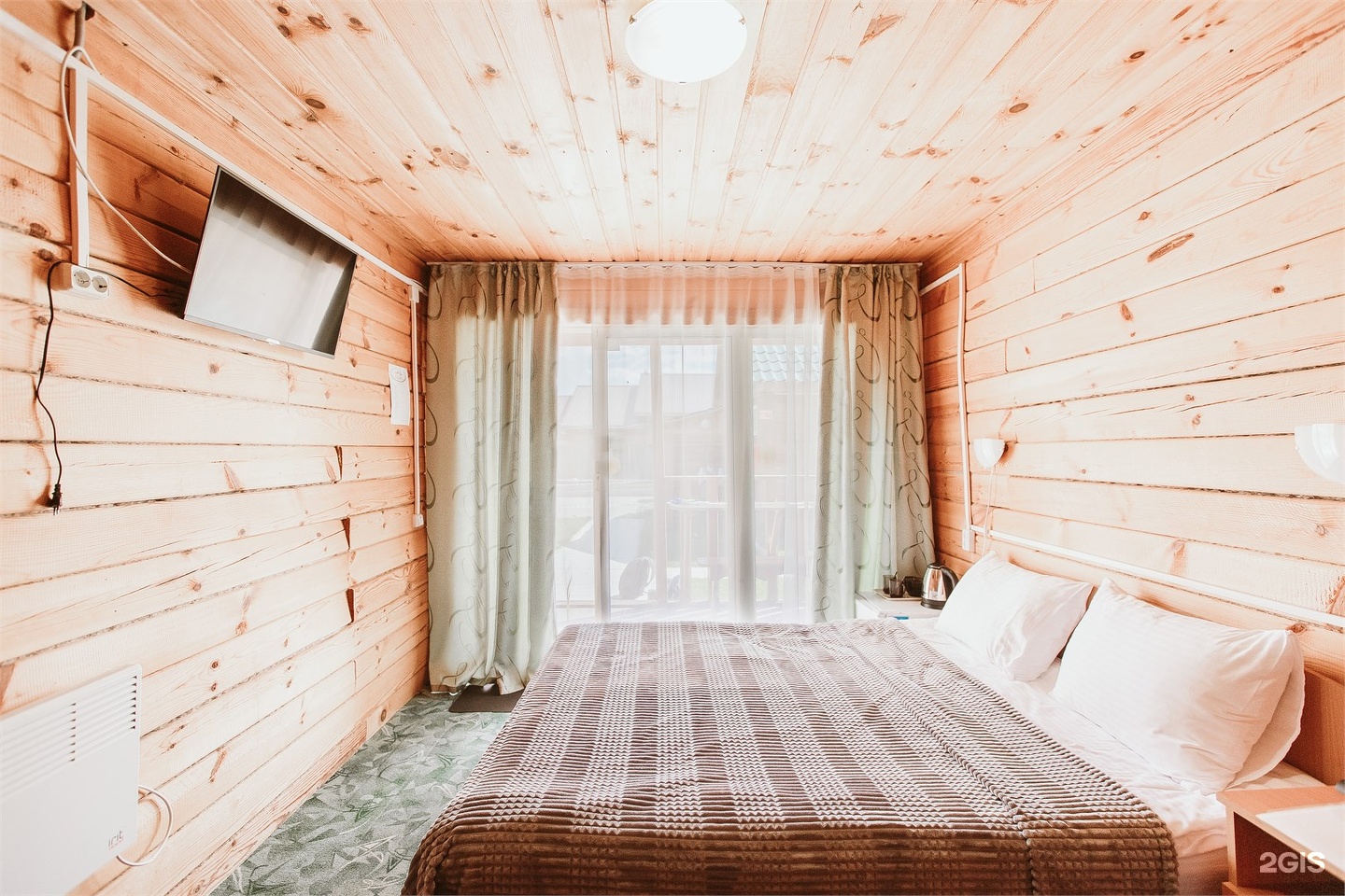 Дом с панорамными окнами - фото 1