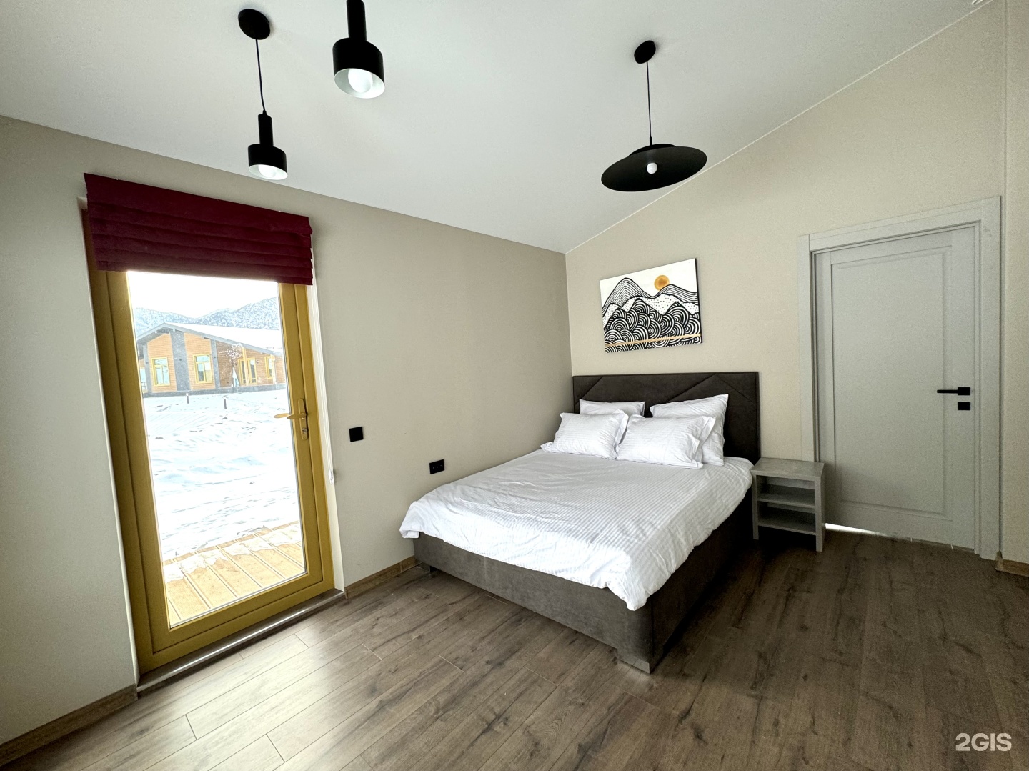 Двухместный номер с двуспальной кроватью с видом на горы - фото 3