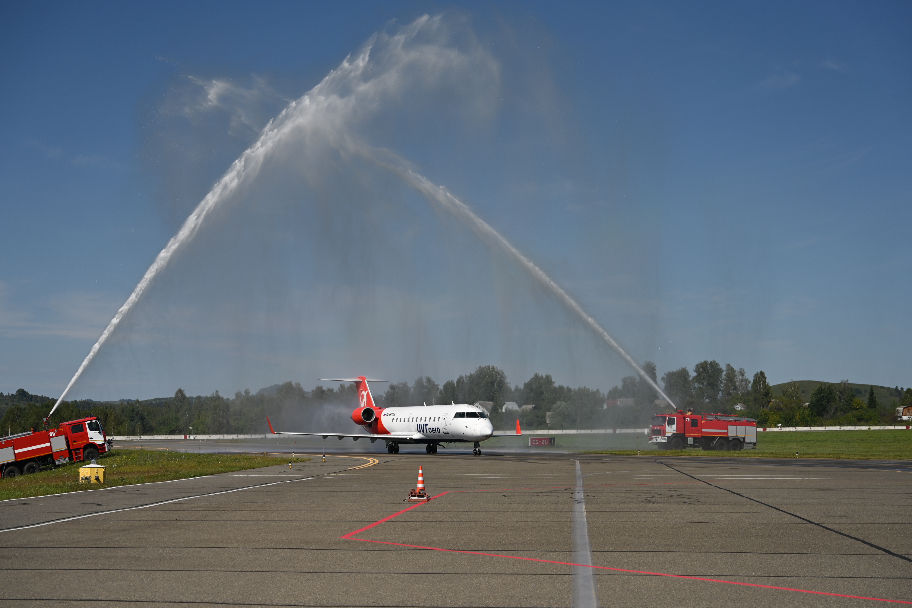 В аэропорту Горно-Алтайск встретили первый рейс из Перми - фото 2