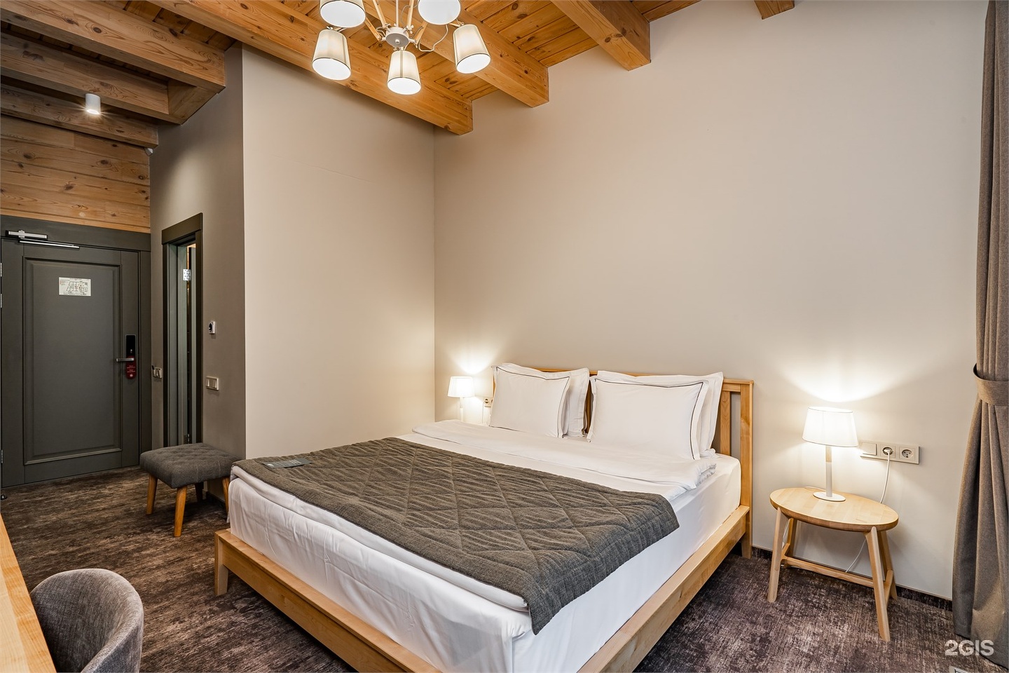 Номер Классик с двуспальной кроватью c видом на реку и балконом - фото 4