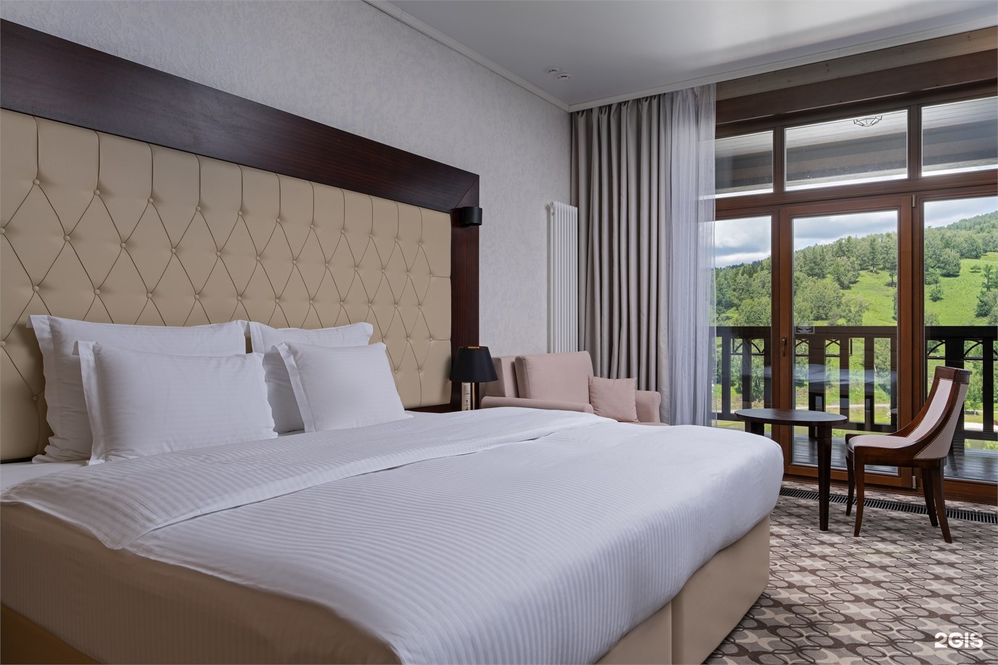 Улучшенный с террасой и видом на озеро в корпусе гостиницы "Эдельвейс" - фото 1