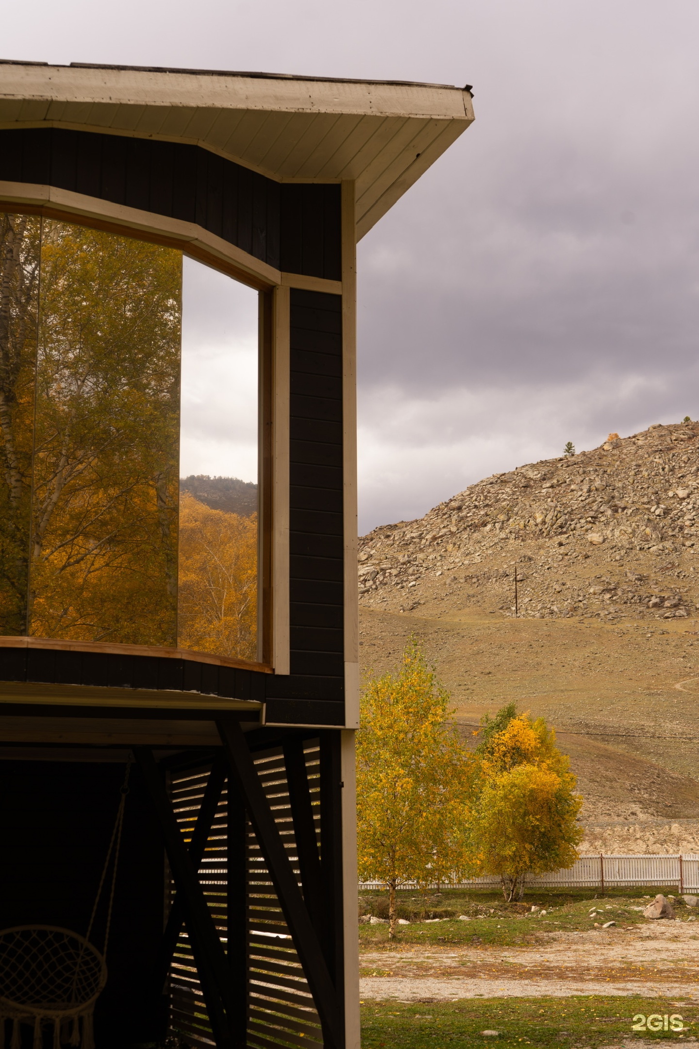 Дом с панорамной стеной - фото 1