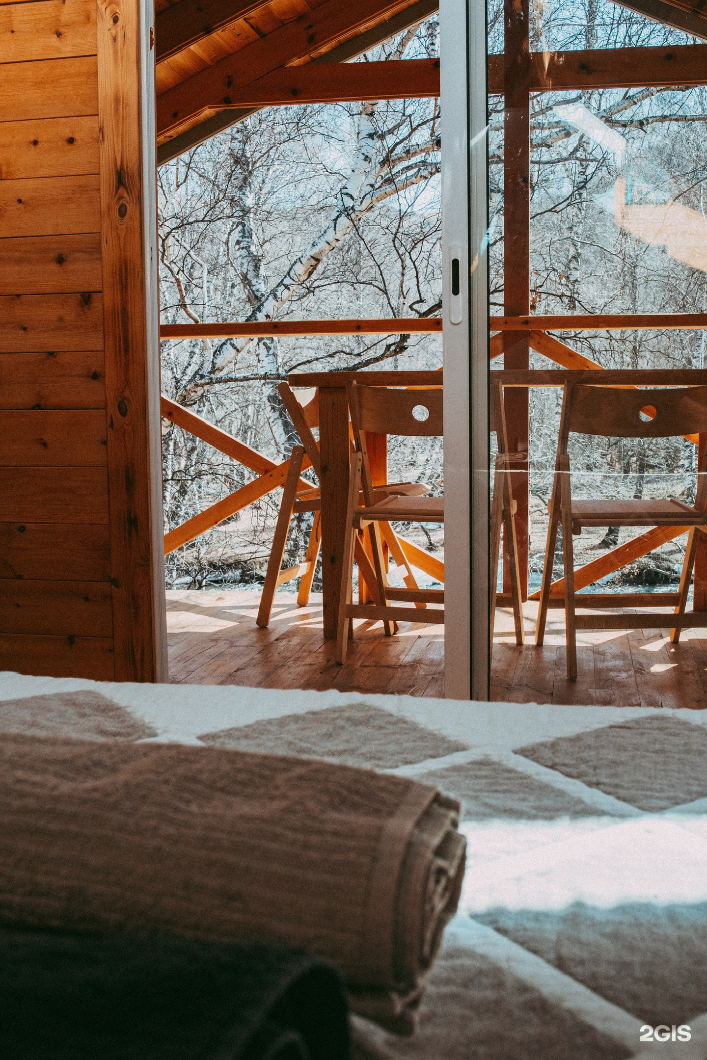 Двухэтажный дом с панорамной крышей - фото 3