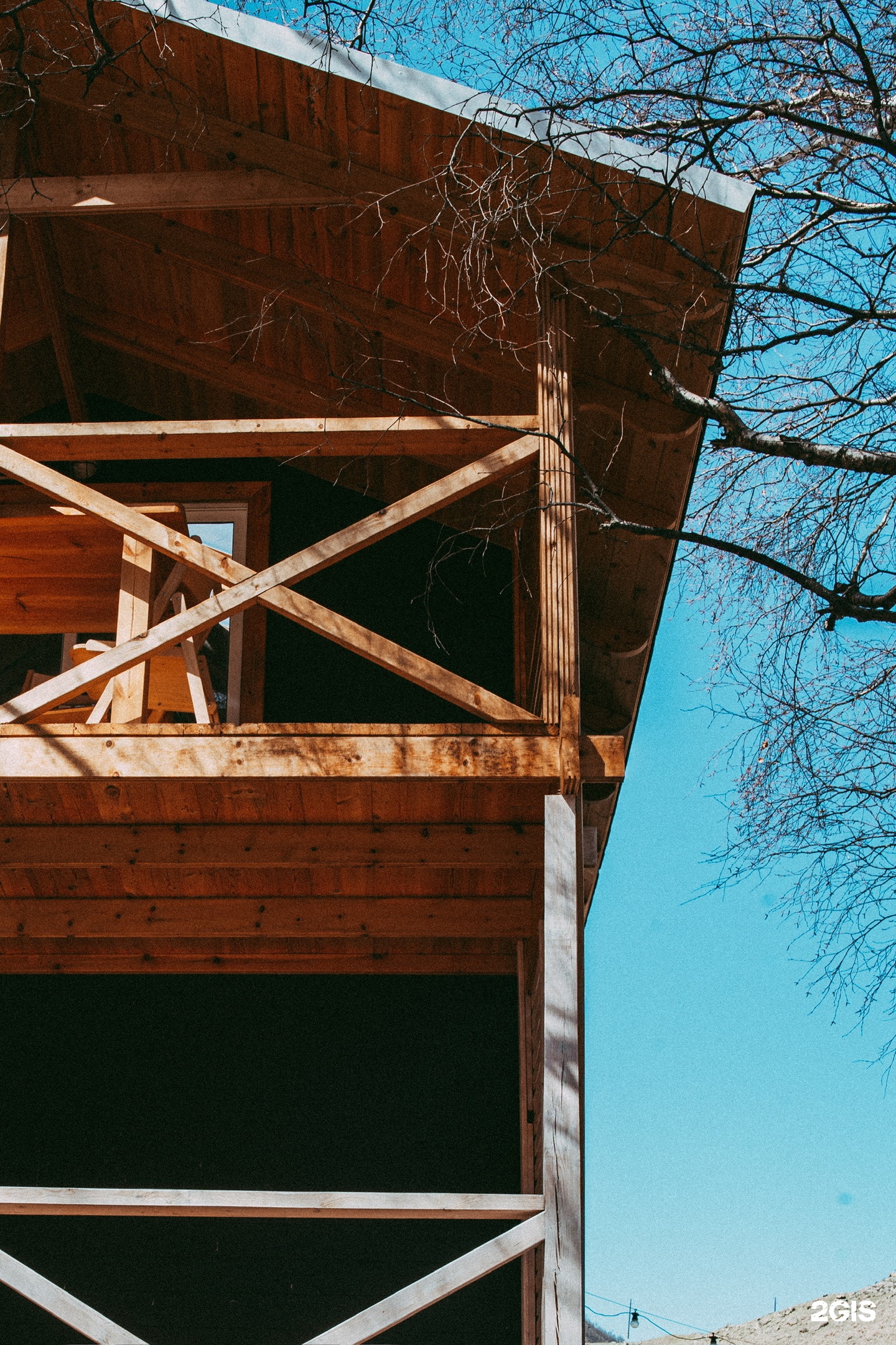 Двухэтажный дом с панорамной крышей - фото 8