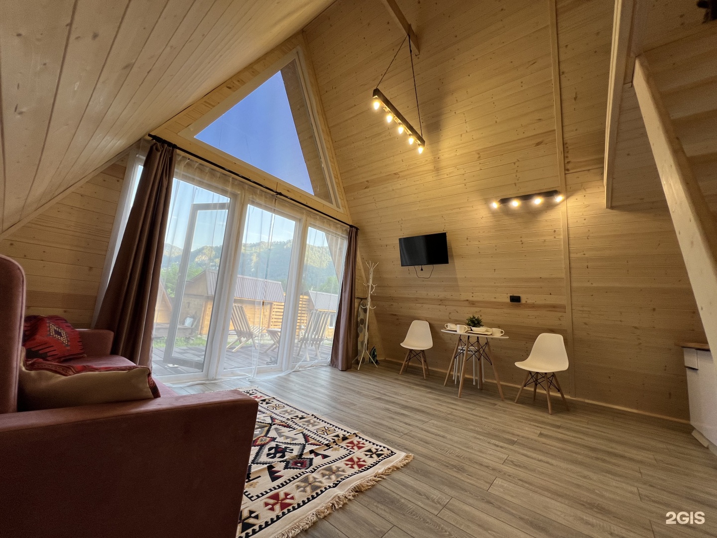 A-frame house - фото 1