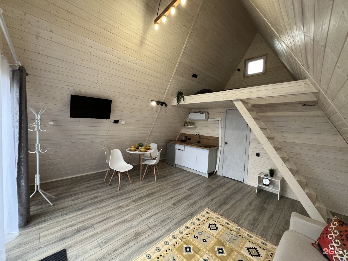 A-frame house - фото 2