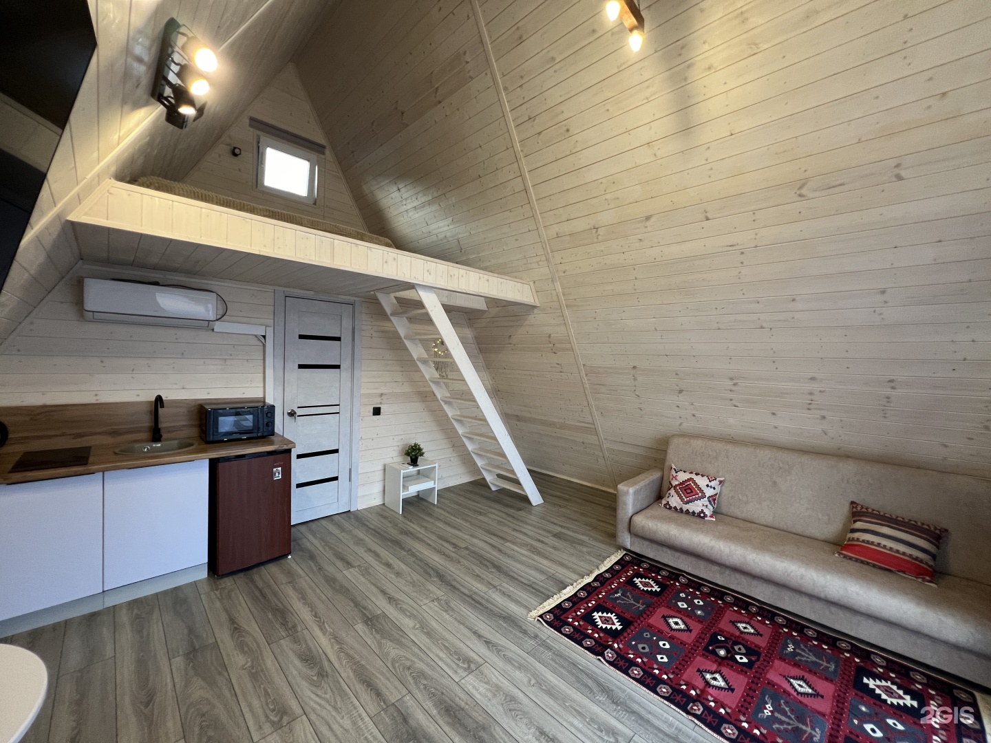 A-frame house - фото 2