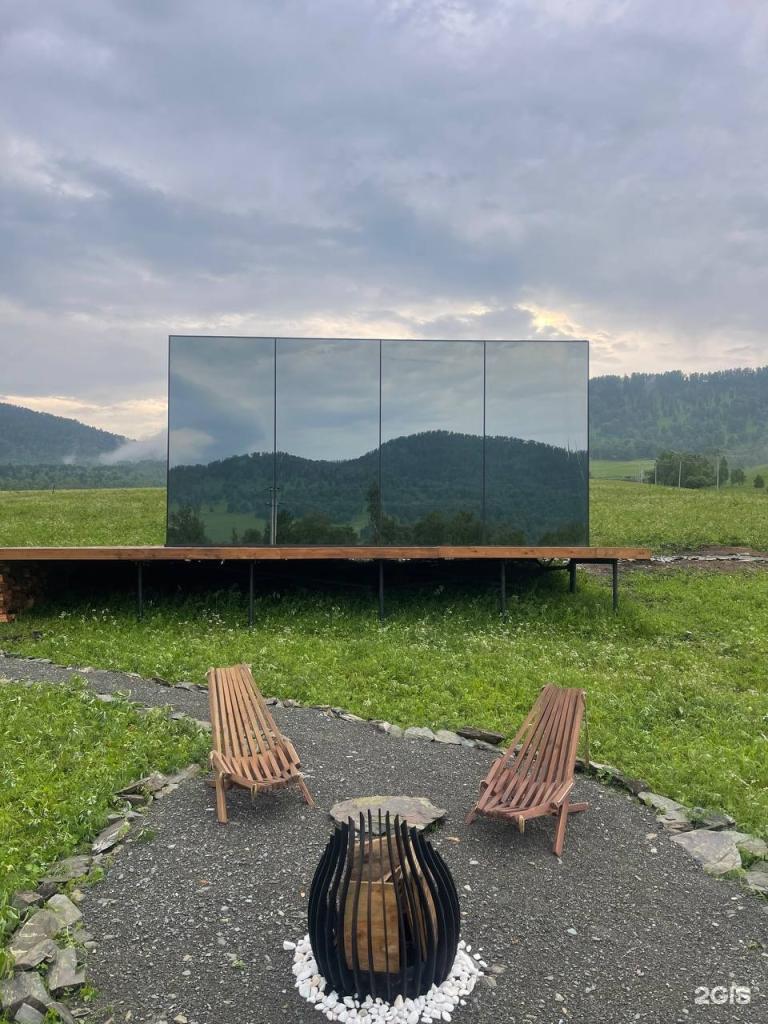 Зеркальный дом в горах - фото 1