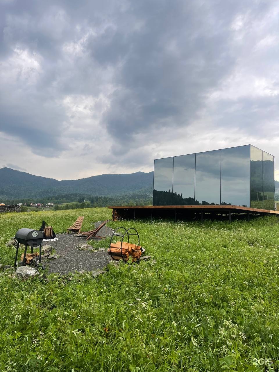 Зеркальный дом в горах - фото 2