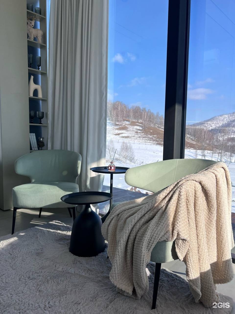 Зеркальный дом в горах - фото 10