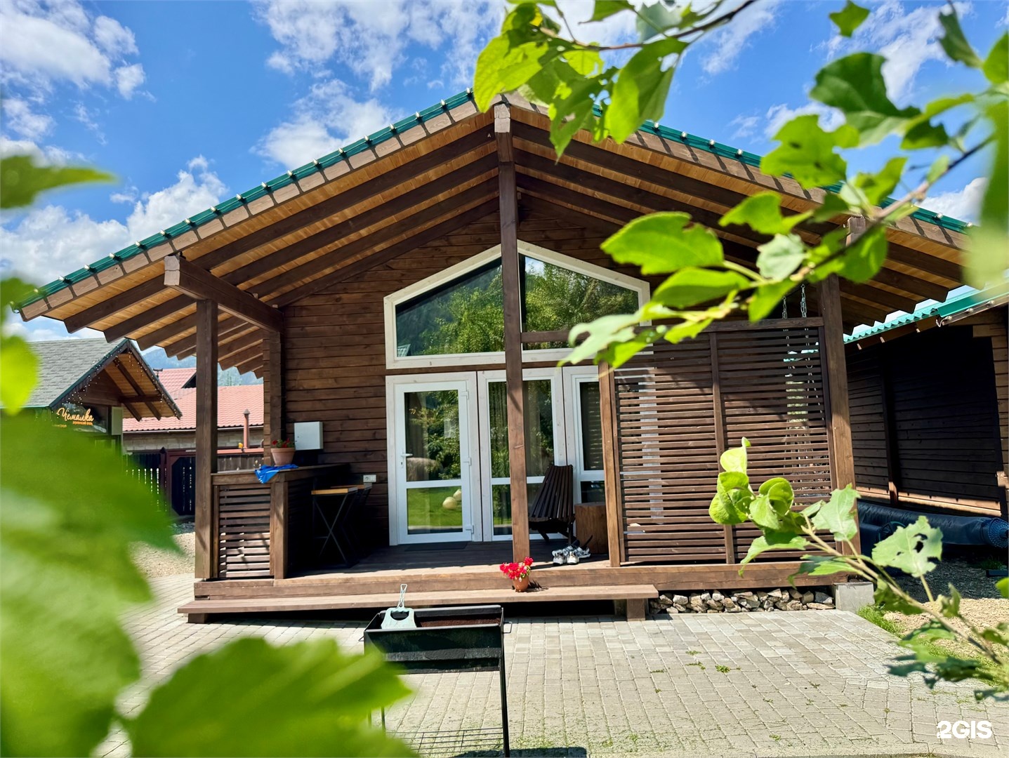 Шале двухэтажное с двумя спальнями и кухней-гостиной с видом на бассейн - фото 1