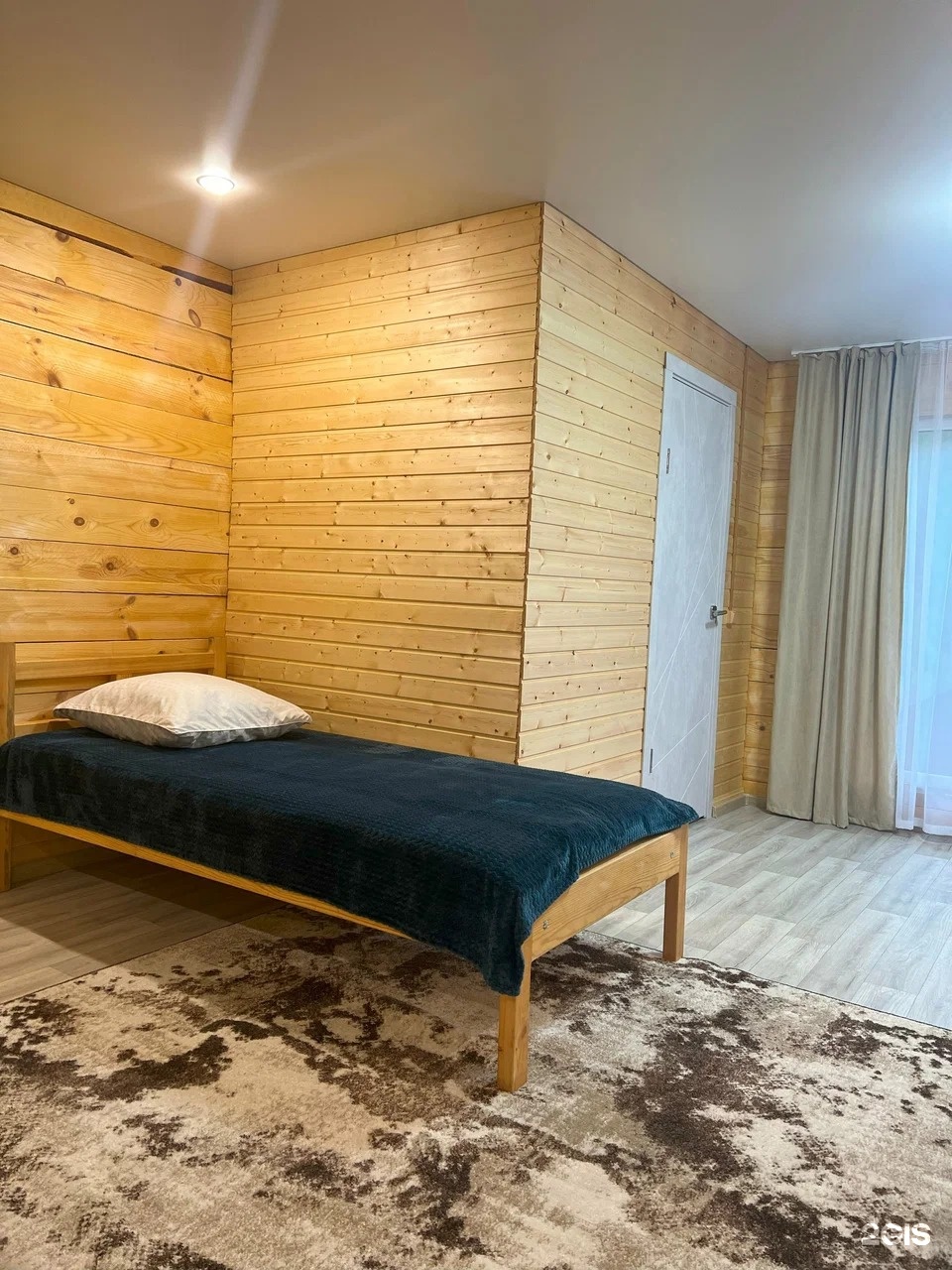 Четырехместный номер с 1 двуспальной или 2 односпальными кроватями с видом на горы - фото 3