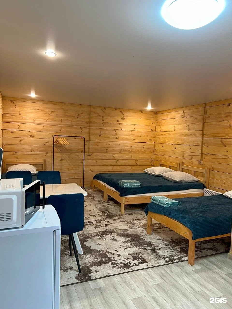 Четырехместный номер с 1 двуспальной или 2 односпальными кроватями с видом на горы - фото 4