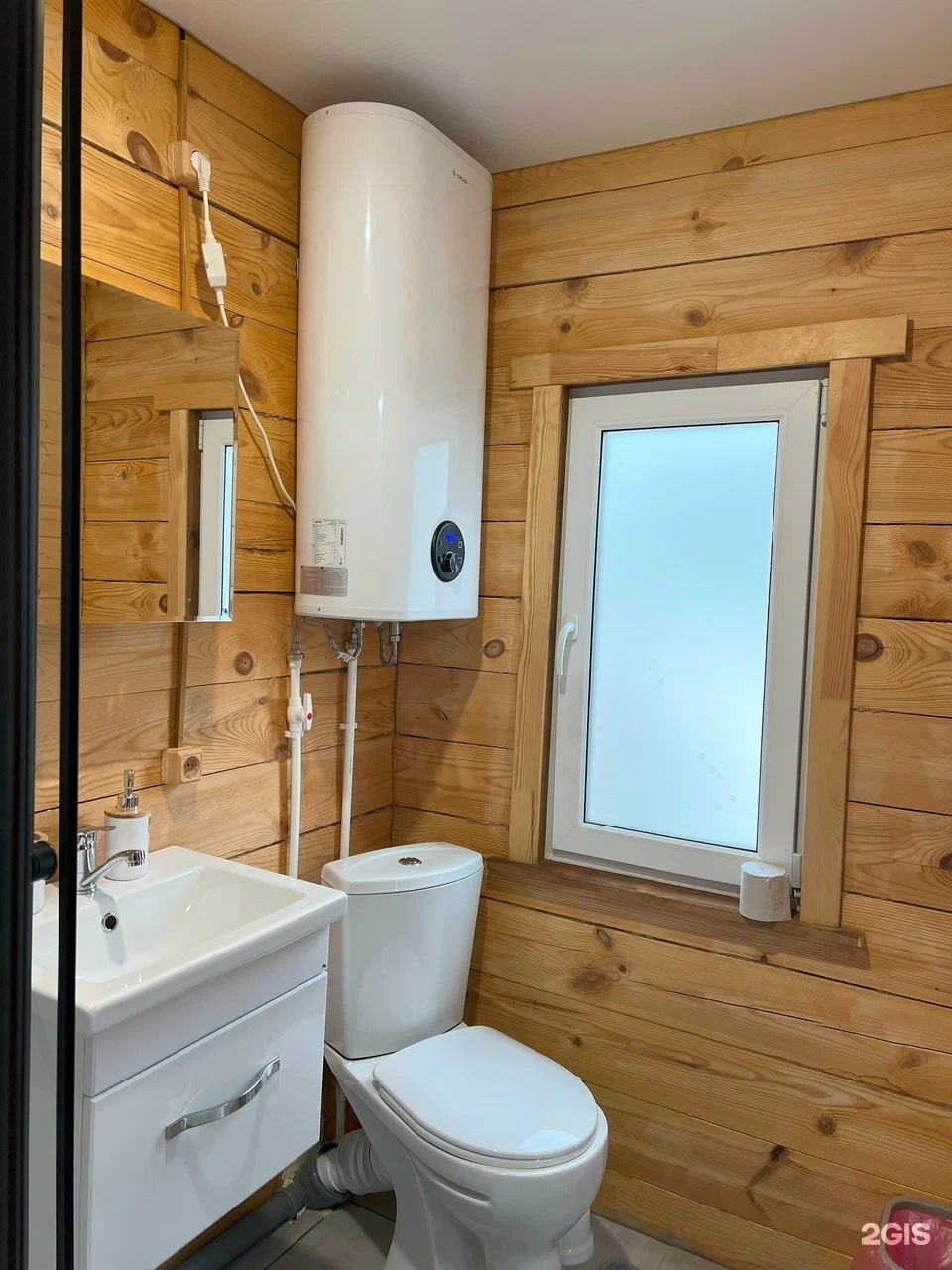 Четырехместный номер с 1 двуспальной или 2 односпальными кроватями с видом на горы - фото 7