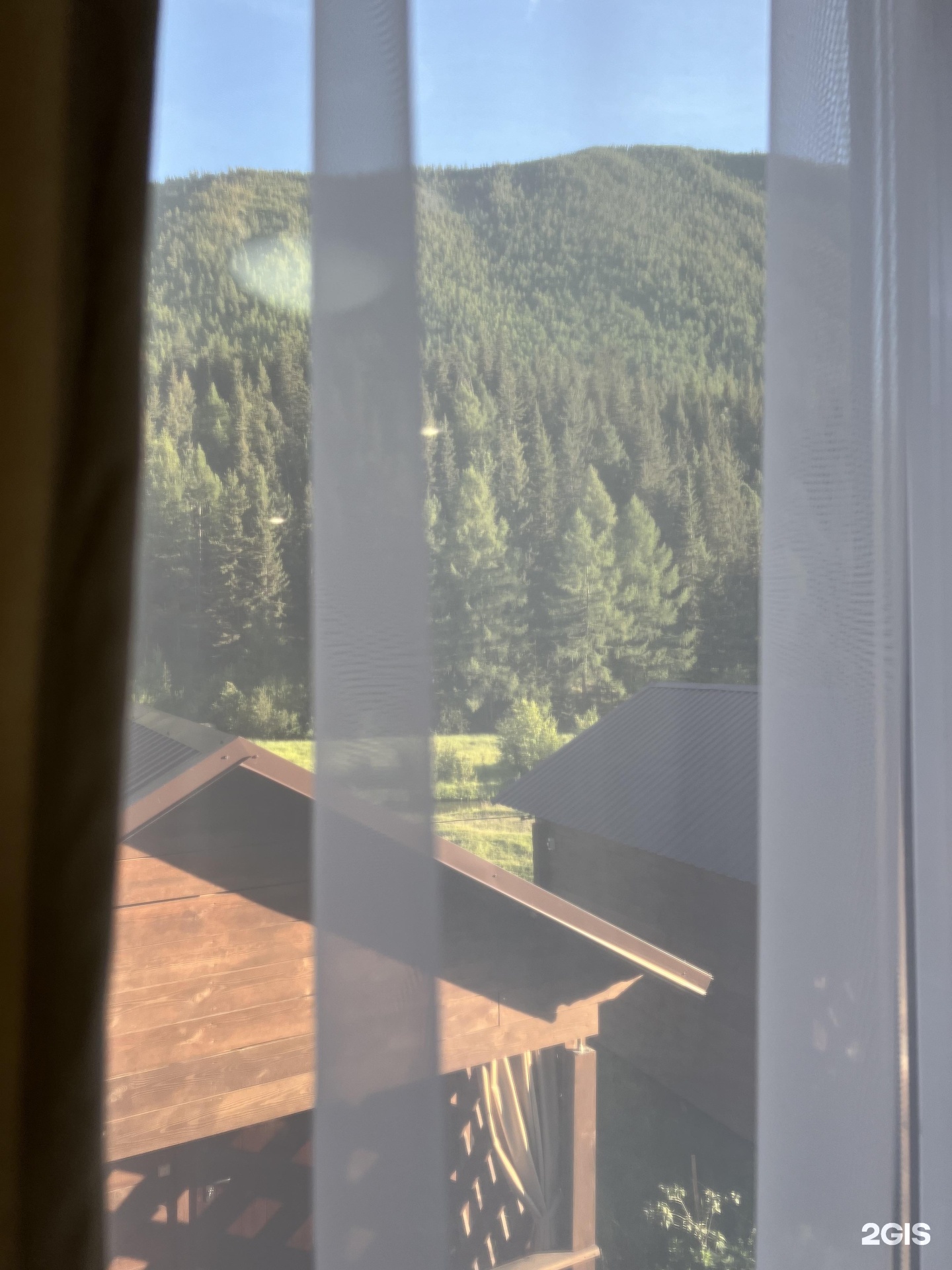 Четырехместный номер с 1 двуспальной или 2 односпальными кроватями с видом на горы - фото 9