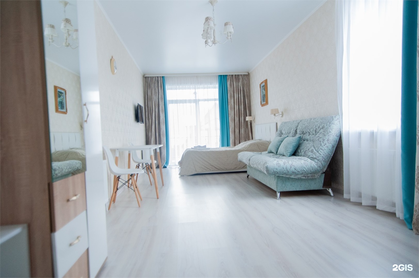 Классический улучшенный номер с диваном Воробьевы горы - фото 1