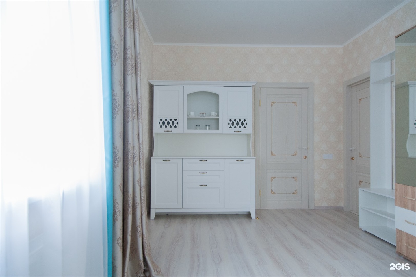 Классический улучшенный номер с диваном Воробьевы горы - фото 2