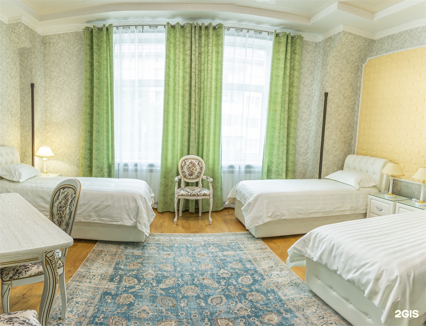 Трехместный с разными кроватями