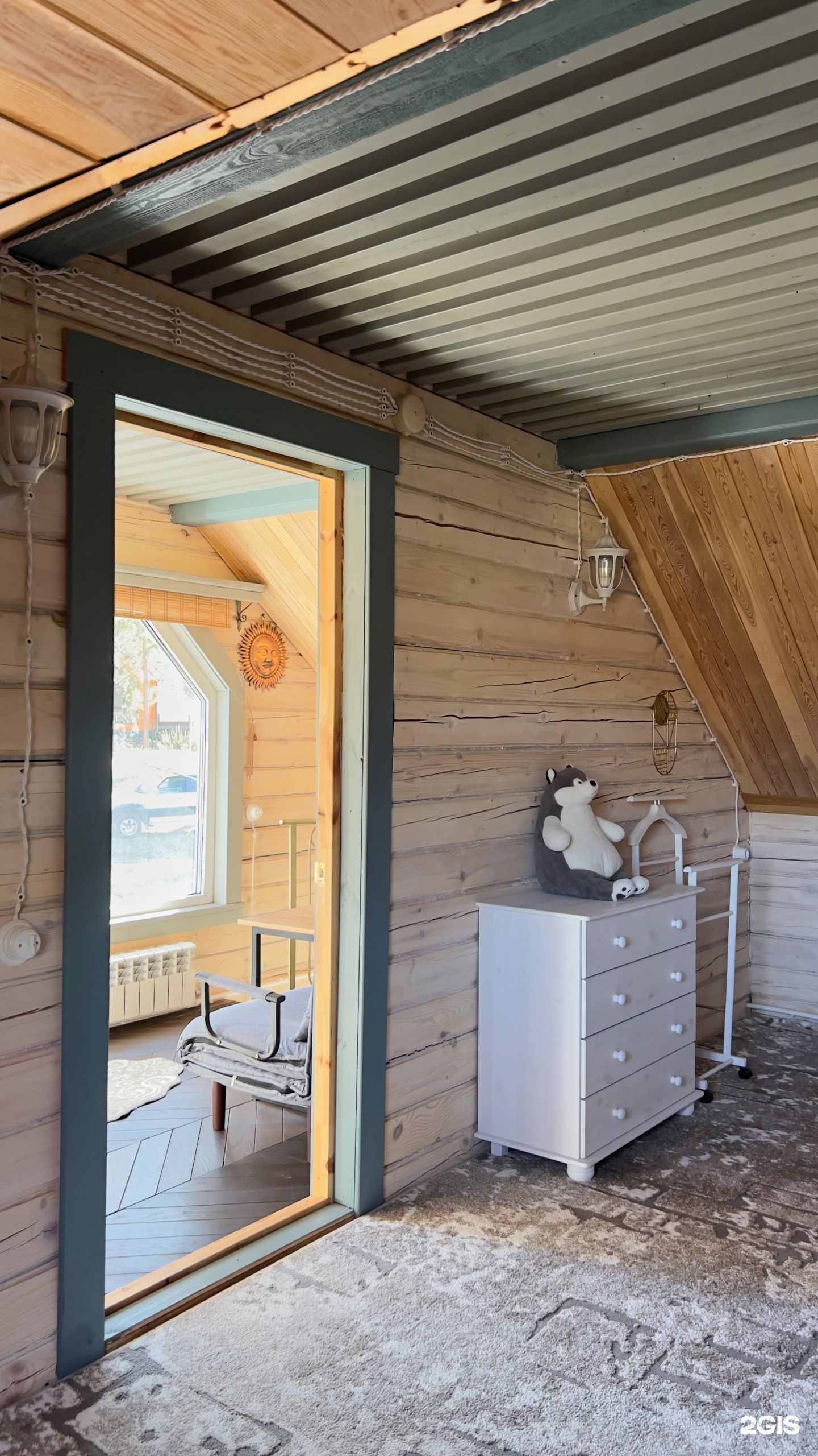 Двухэтажный дом с видом на реку, сад и горы - фото 4