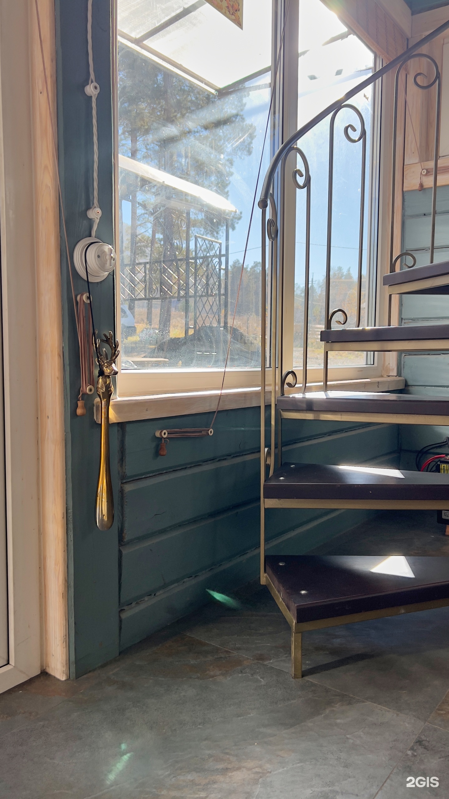 Двухэтажный дом с видом на реку, сад и горы - фото 6