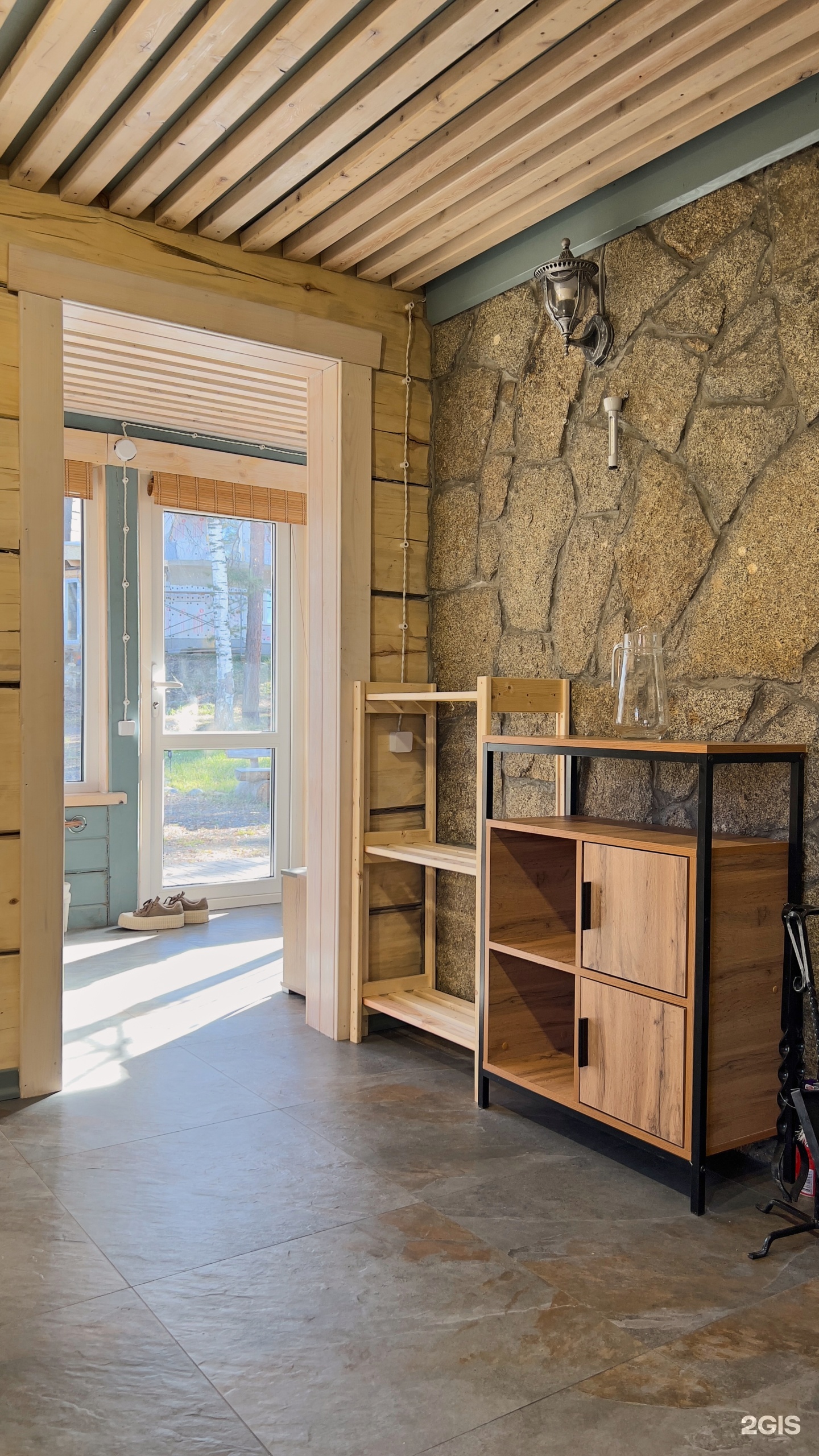 Двухэтажный дом с видом на реку, сад и горы - фото 9