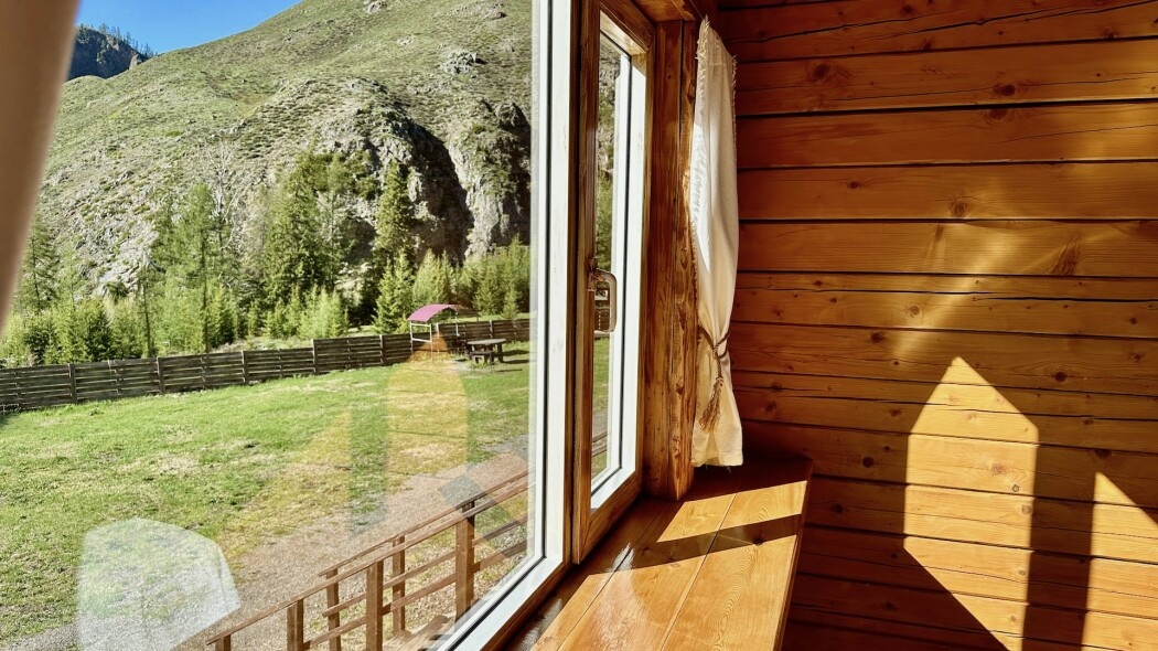 Двухместный номер с двуспальной кроватью и видом на горы (№4 и №5) - фото 12