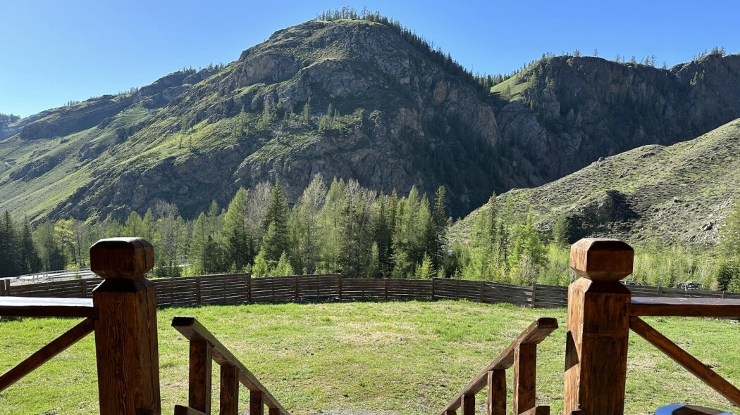 Двухместный номер с двуспальной кроватью и видом на горы (№4 и №5) - фото 14