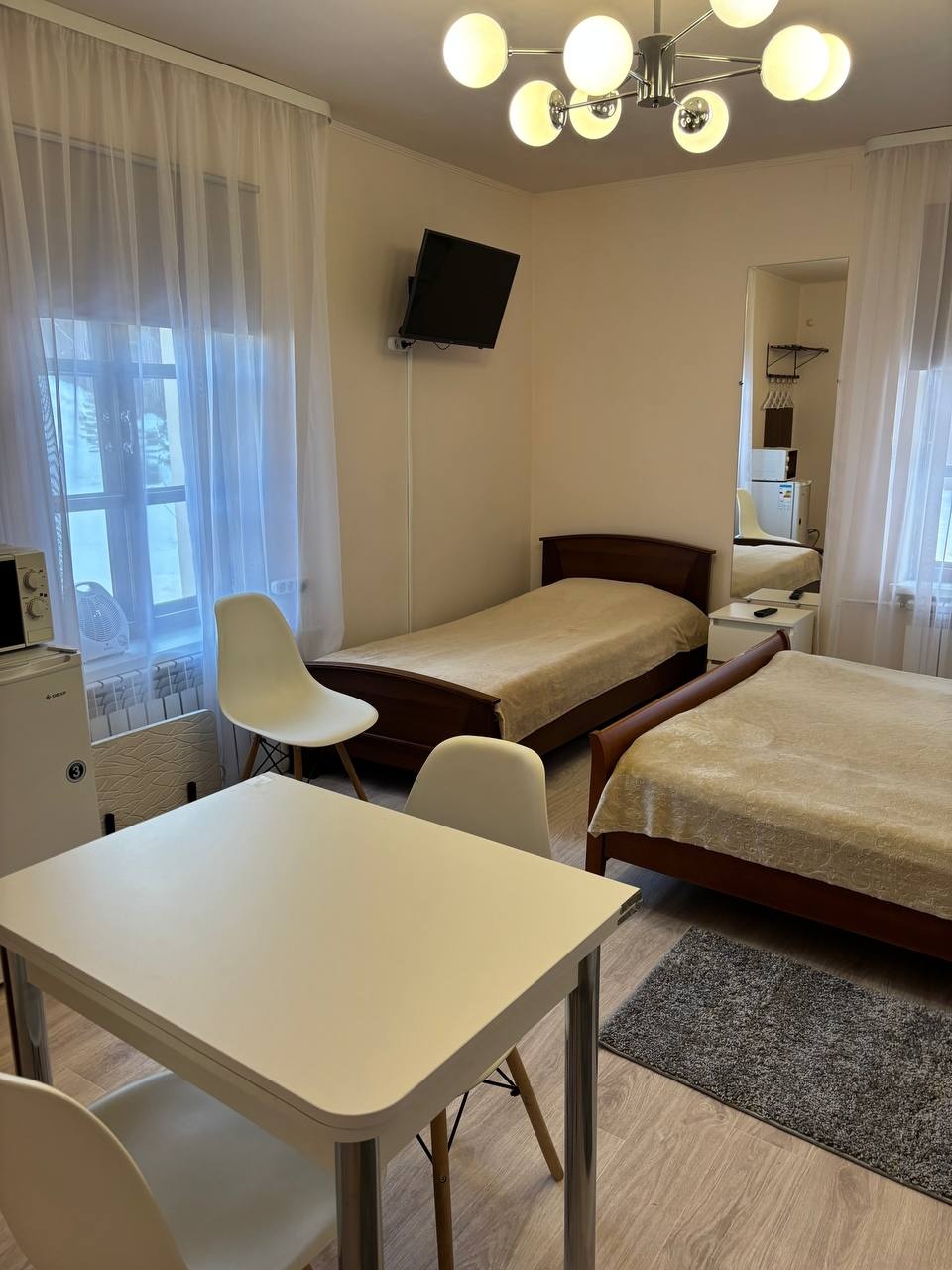 Стандартный номер с двуспальной и 1 односпальной кроватью - фото 2