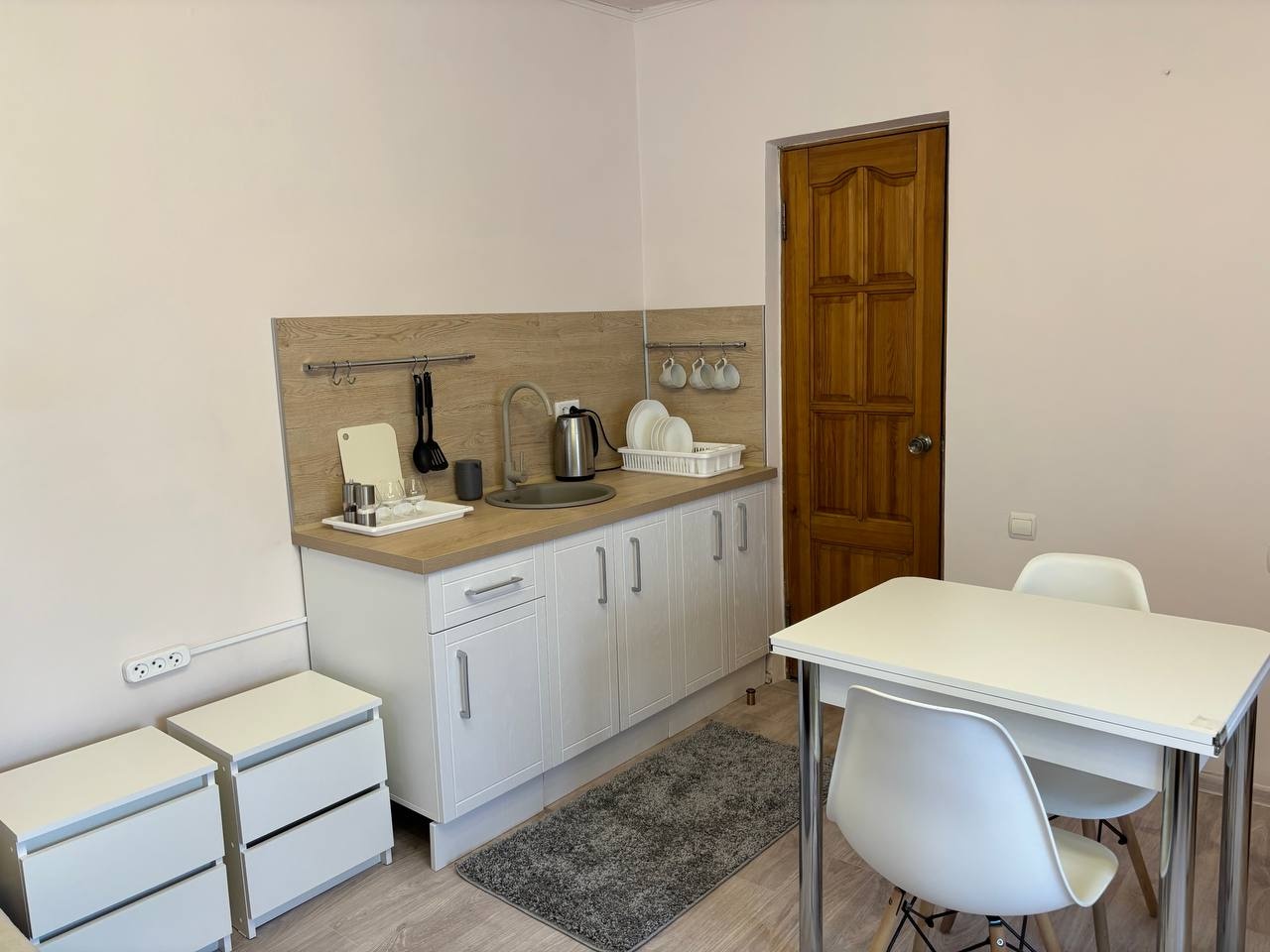 Стандартный номер с двуспальной и 1 односпальной кроватью - фото 4