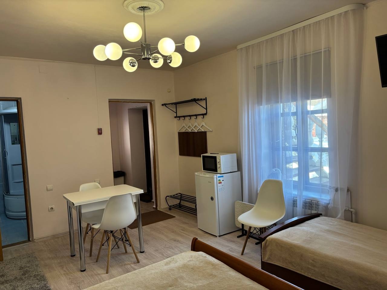 Стандартный номер с двуспальной и 1 односпальной кроватью - фото 5