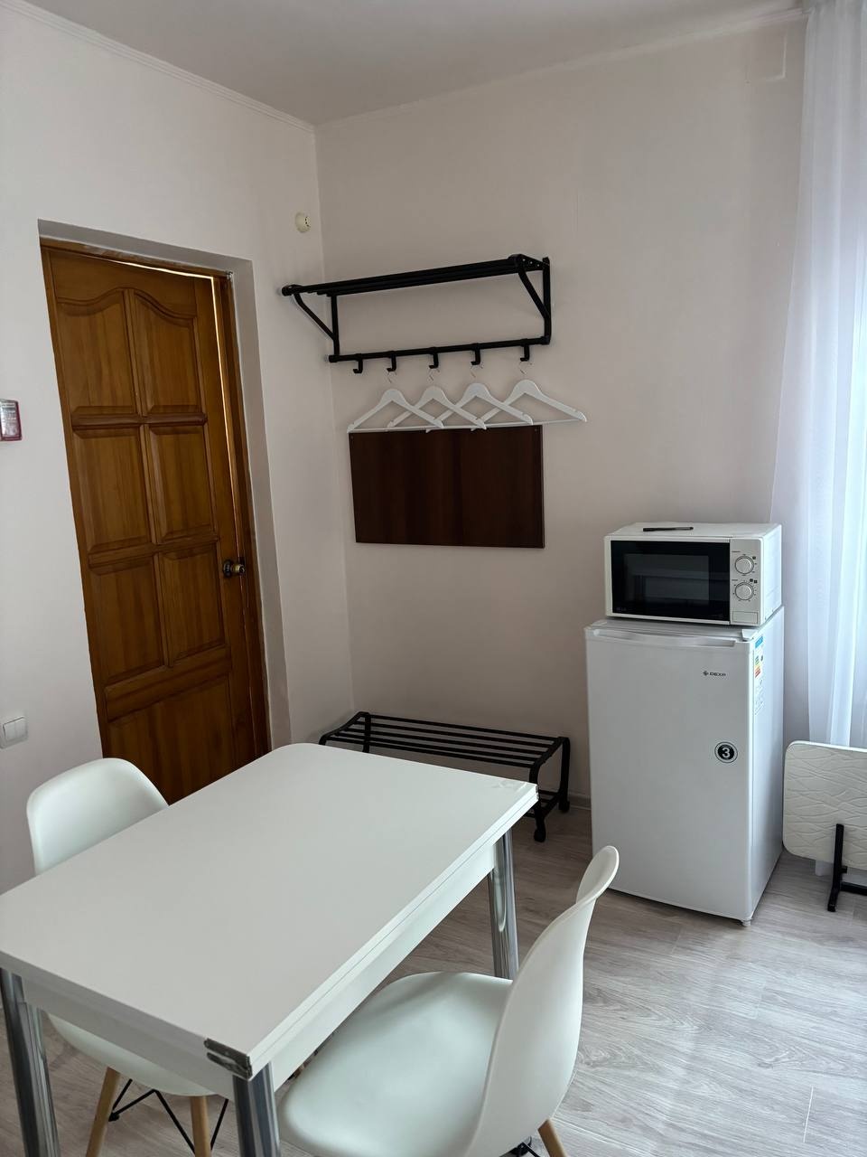 Стандартный номер с двуспальной и 1 односпальной кроватью - фото 6