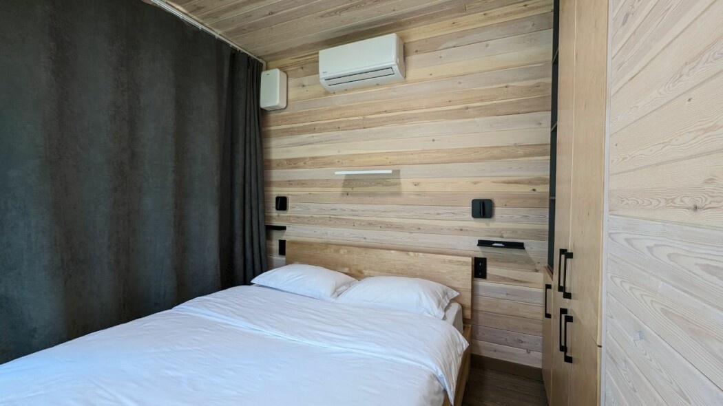 Большой зеркальный куб с отдельной спальней №20 для 2-4 гостей - фото 2