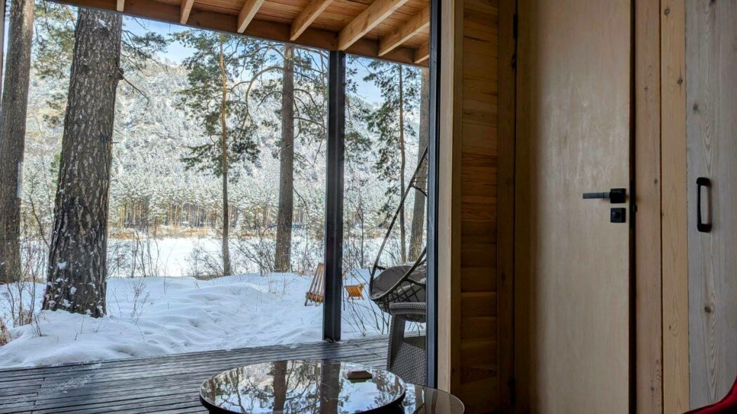 Большой зеркальный куб с отдельной спальней №0 для 2-4 гостей - фото 2