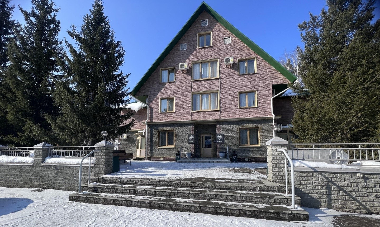 Отель Less - фото 1