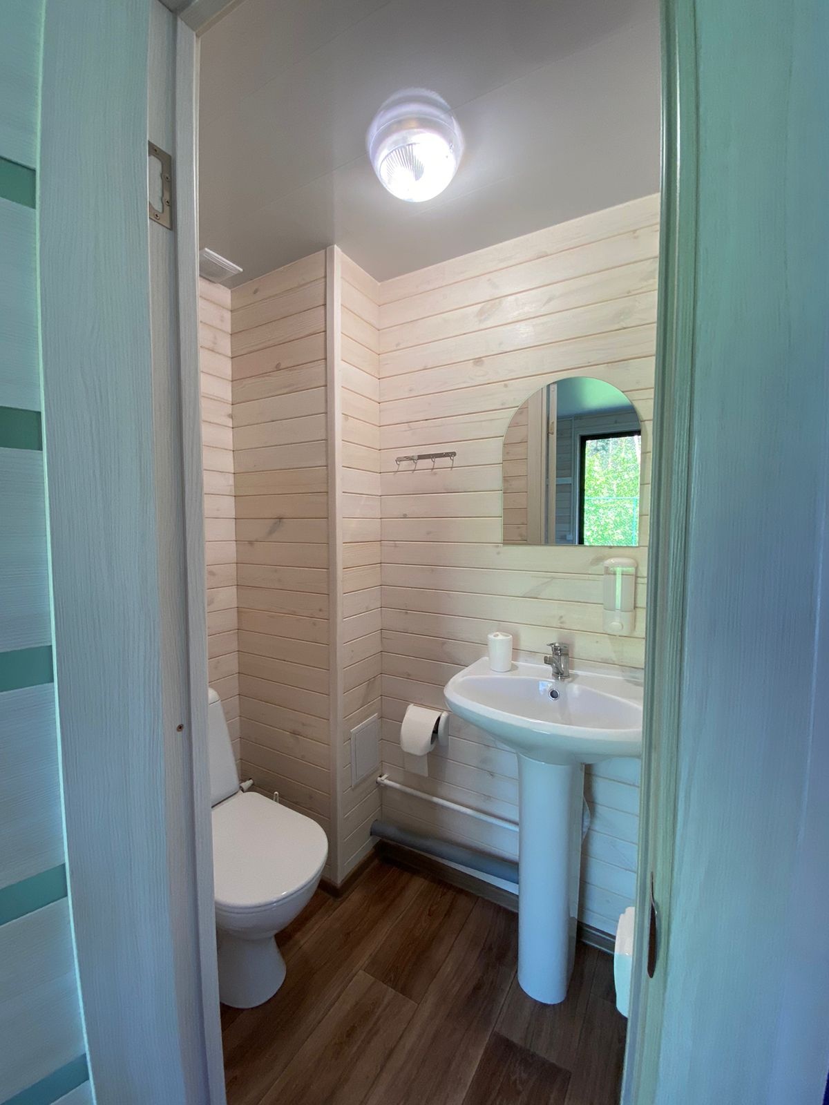 Трехместный номер с двуспальной и односпальной кроватями - фото 5