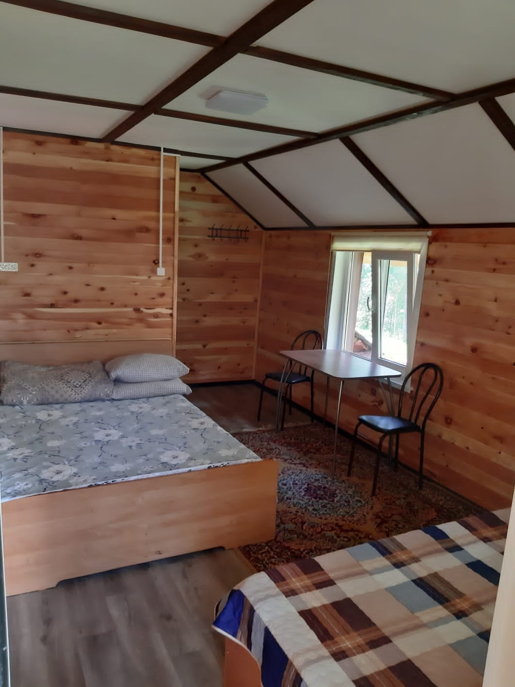 Трехместный номер с двуспальной и односпальной кроватями - фото 1