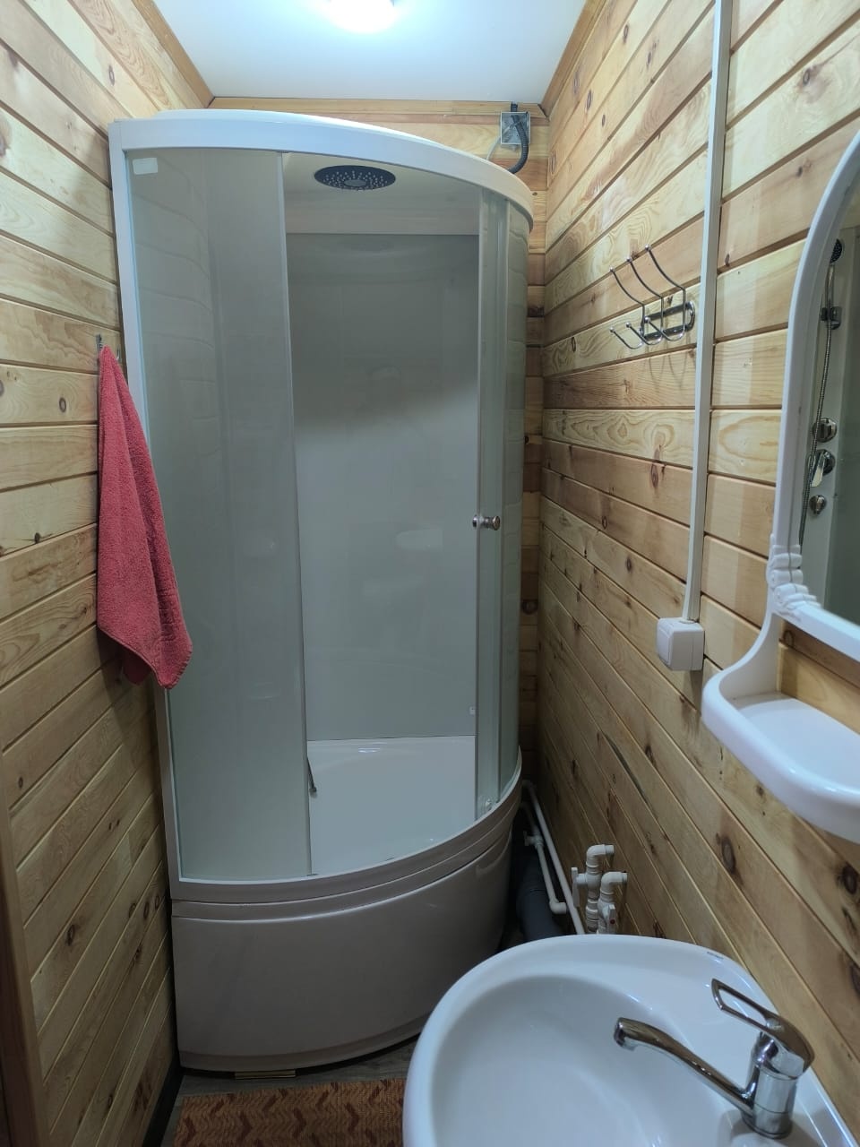 Трехместный номер с двуспальной и односпальной кроватями - фото 3