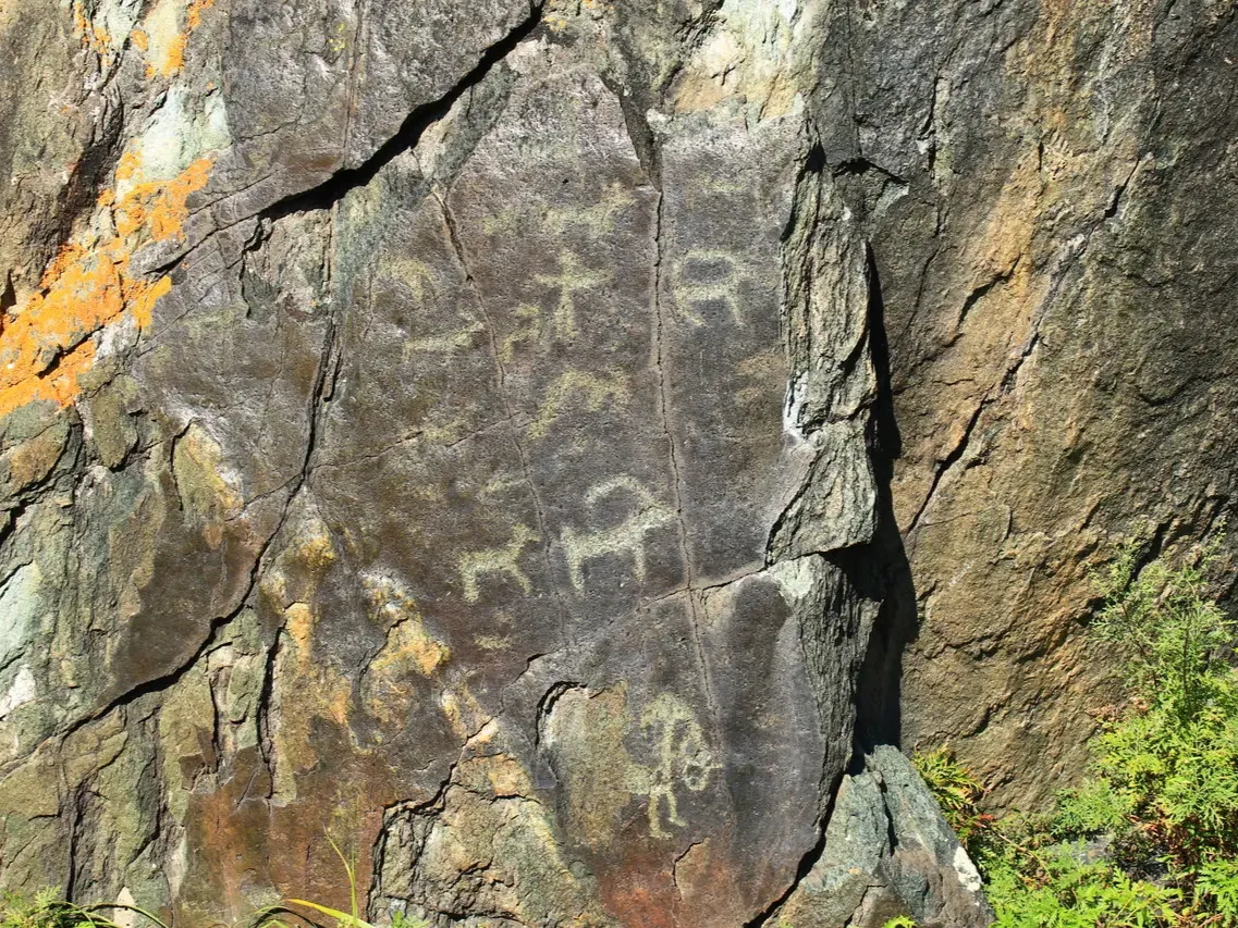 Петроглифы грота Куюс - фото 3